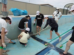 6年生 プール清掃 磐田市立青城小学校